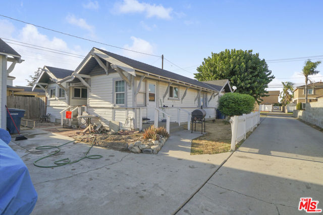 9720 Cedar Street, Bellflower, California 90706, ,Multi-Family,For Sale,Cedar,24445319