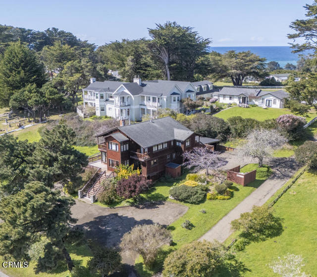 44920 Little Lake Road, Mendocino CA: https://media.crmls.org/mediaz/60fd65ab-9218-4190-bf5b-f5b017928348.jpg