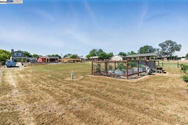 2680 Marina Ave., Livermore CA: https://media.crmls.org/mediaz/60fd822e-466f-46d6-942b-911338f6c9aa.jpg
