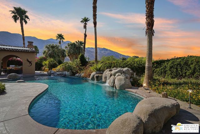 1070 Bella Vista, Palm Springs CA: https://media.crmls.org/mediaz/60fd846b-1024-478f-884b-64c568e88fcb.jpg