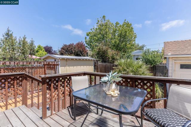 837 San Carlos Ave, Albany CA: https://media.crmls.org/mediaz/60fd8801-73fb-4ec0-ae05-ef31e9710c57.jpg