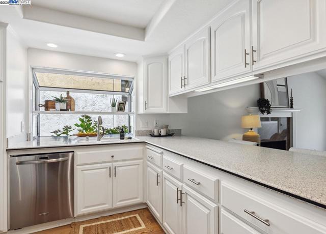 2485 Talavera Dr, San Ramon CA: https://media.crmls.org/mediaz/60fda267-8623-48ea-a505-805ddb0e2ca4.jpg
