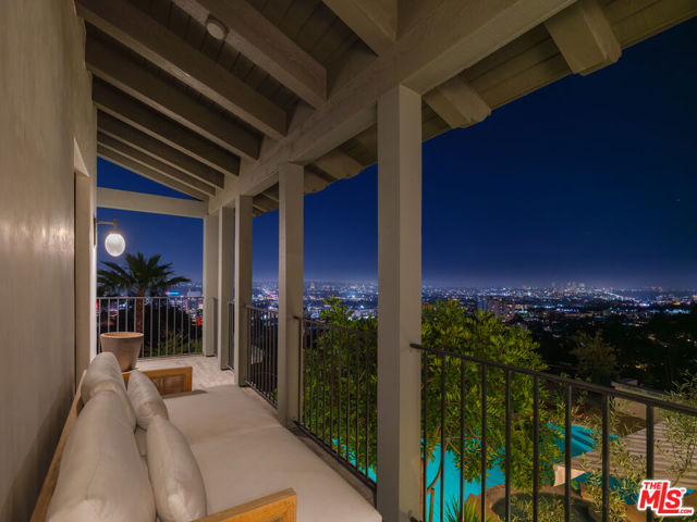 7100 La Presa Drive, Los Angeles CA: https://media.crmls.org/mediaz/60fdc5f6-5d5f-4f22-bdd8-377b3058ee3e.jpg