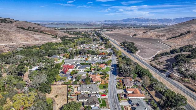20090 Portola Drive, Salinas CA: https://media.crmls.org/mediaz/60fdcb31-3b3a-4e91-9275-cdce6925fd4f.jpg