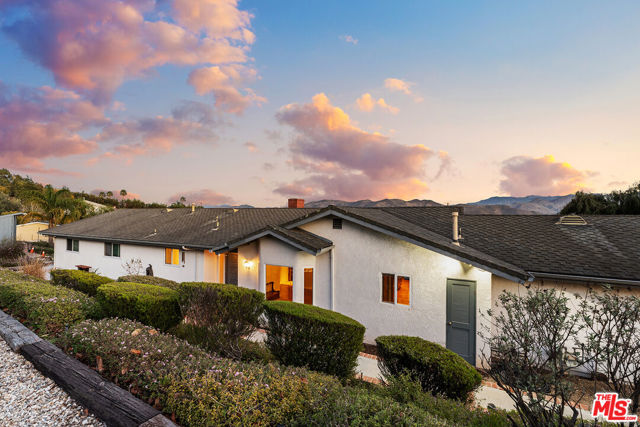 2212 Stacy Lane, Camarillo CA: https://media.crmls.org/mediaz/60fdd39d-9374-4c05-a8e0-776ae806abcc.jpg