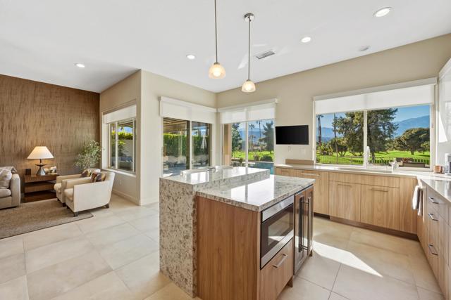 134 E Kavenish Drive, Rancho Mirage CA: https://media.crmls.org/mediaz/60fe4e39-e3d4-4c17-9f77-ba129059f0e2.jpg