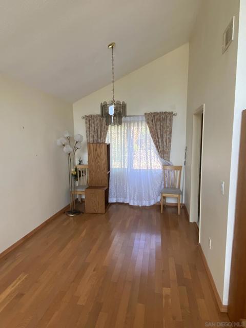 1543 Calle Violetas, Encinitas CA: https://media.crmls.org/mediaz/60fe7606-8135-456a-8ecf-ed0b650ee368.jpg