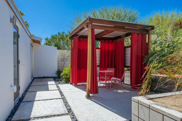438 E Racquet Club Road, Palm Springs, CA 92262