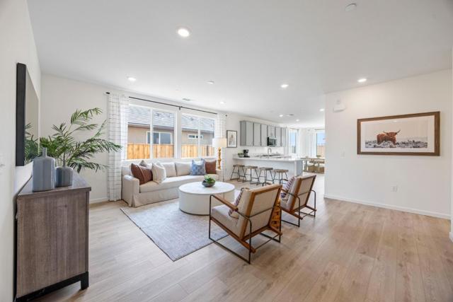 1871 Hydrangea Drive, Hollister CA: https://media.crmls.org/mediaz/60fe9d7e-bcea-4a61-8b93-4a3544a0b742.jpg