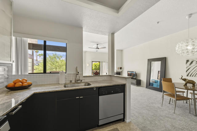 2601 S Broadmoor Drive, Palm Springs CA: https://media.crmls.org/mediaz/60fea10c-2b8f-4453-93d9-940dfbb94eb1.jpg