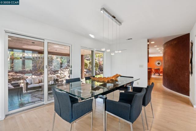 127 Devin Dr, Moraga CA: https://media.crmls.org/mediaz/60ff26cd-c3d1-42da-b406-4fbb94231443.jpg