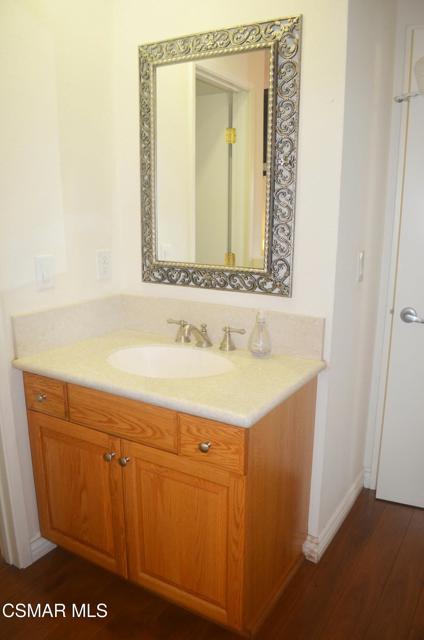 1149 Nottingwood Circle, Westlake Village CA: https://media.crmls.org/mediaz/60ff3cd3-1ab1-4868-8dde-1e8e69aa0807.jpg