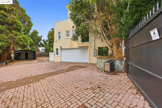 5449 Barrett Ave, El Cerrito CA: https://media.crmls.org/mediaz/60ff609e-7643-4f40-9401-877c0db4eb26.jpg