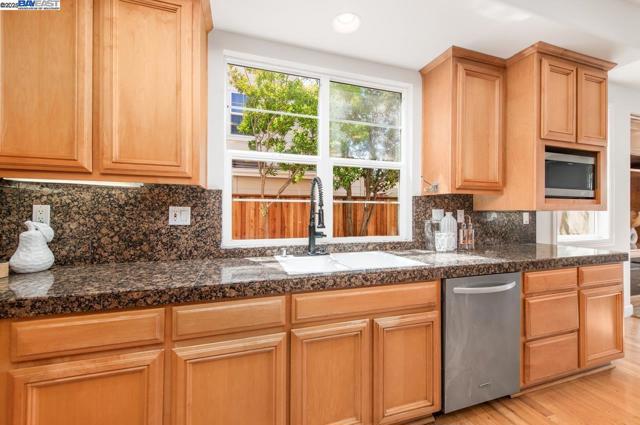 5640 Carnegie Way, Livermore CA: https://media.crmls.org/mediaz/60ffd8a5-df4e-4233-b70b-305f5be24102.jpg