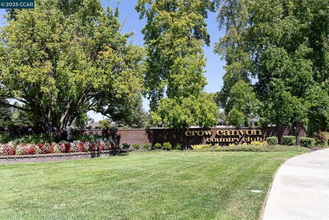 2128 Presidio Ct, Danville CA: https://media.crmls.org/mediaz/61001eb7-d478-4b5a-8abc-59dfe2c2ef1f.jpg