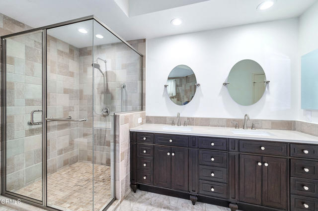 4229 Harbour Island Lane, Oxnard CA: https://media.crmls.org/mediaz/610068b2-99a0-435e-8e82-425455ac10f9.jpg