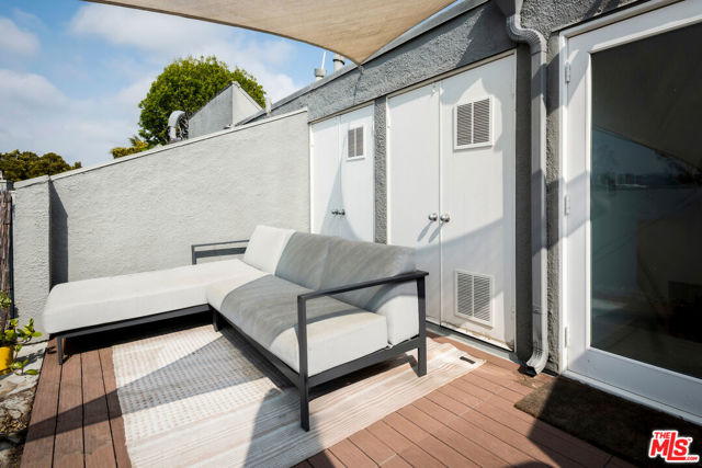 2408 34th Street, Santa Monica CA: https://media.crmls.org/mediaz/6100a271-5f45-421b-929c-2953218b09e3.jpg