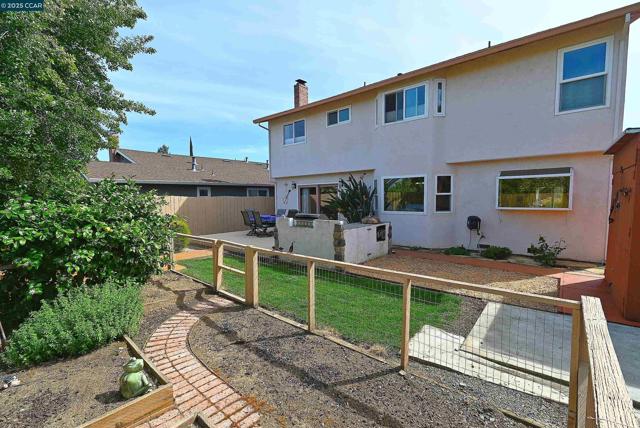 5091 Saint Celestine Ct, Concord CA: https://media.crmls.org/mediaz/61014b06-bcc0-4e79-9c6f-33353298dee5.jpg