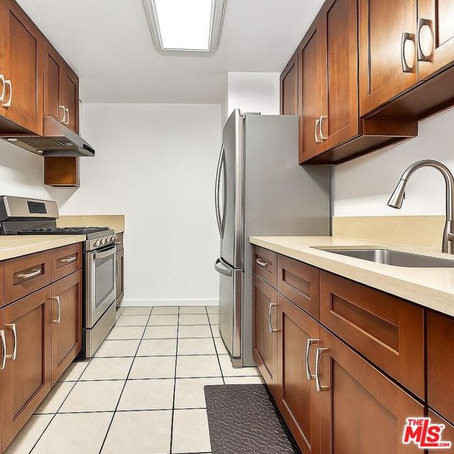 2912 5th Avenue, Los Angeles CA: https://media.crmls.org/mediaz/6101ba48-141e-49f6-96e2-1612eedcef2d.jpg