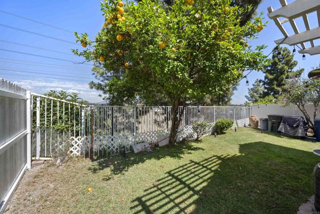 845 RIDGEWATER DR, Chula Vista CA: https://media.crmls.org/mediaz/6102132f-cbf6-4752-8085-8767f1e45172.jpg
