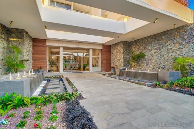 1720 Avenida Del Mundo, Coronado CA: https://media.crmls.org/mediaz/61022d24-7d35-4609-9233-b7e56224b652.jpg