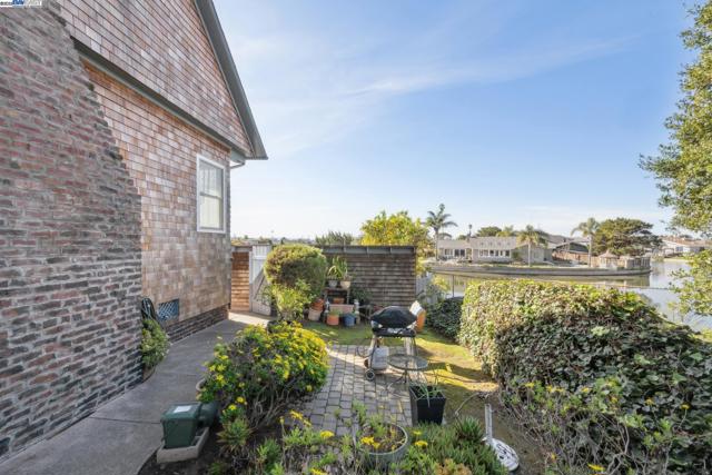 2000 CLINTON AVENUE, Alameda CA: https://media.crmls.org/mediaz/61024d84-b9a3-4fe1-9f4e-19d536d32660.jpg
