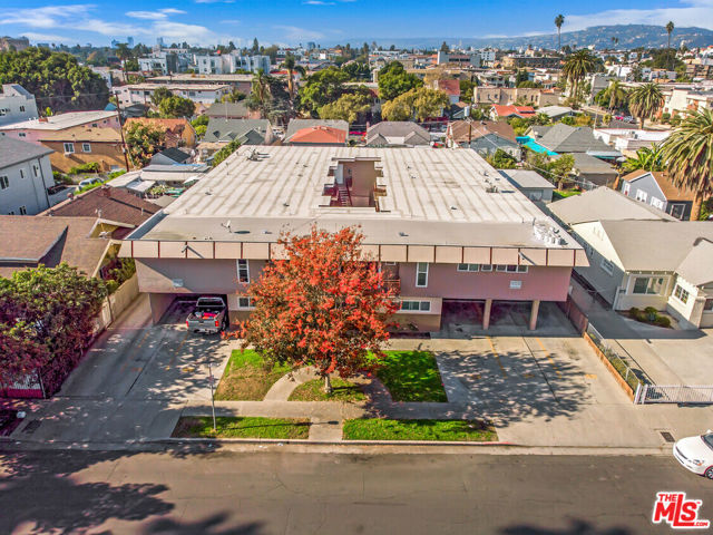 423 N Harvard Boulevard, Los Angeles CA: https://media.crmls.org/mediaz/6102f290-060c-42b4-a614-d97aceb3ec1c.jpg