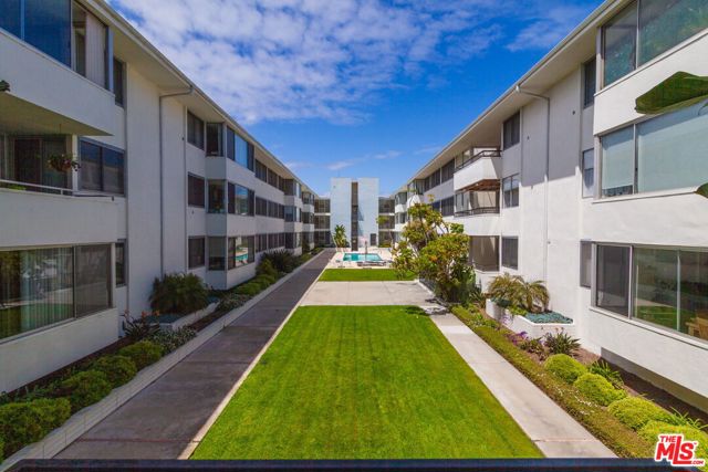 8701 Delgany Avenue, Playa del Rey CA: https://media.crmls.org/mediaz/6102ff2e-b257-4df0-94dc-b33413785032.jpg