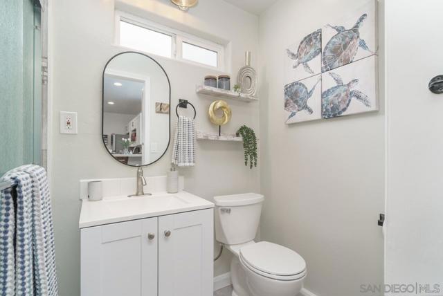 Image 14 of 27 For 9026 Avocado St