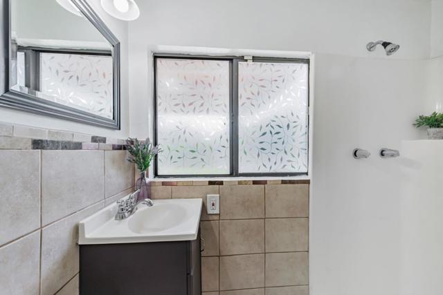 1312 Carlton Avenue, Menlo Park CA: https://media.crmls.org/mediaz/610370b2-7054-4e07-92fa-94333cf94fd6.jpg