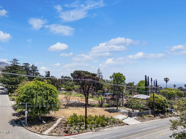 900 E Mount Curve Ave, Altadena CA: https://media.crmls.org/mediaz/6103bc51-e115-43f0-beb6-30bab6773b52.jpg