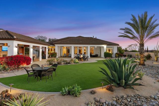 15674 Via Santa Pradera, San Diego CA: https://media.crmls.org/mediaz/6103cbd4-a978-4301-a183-1f3b0f8bd700.jpg
