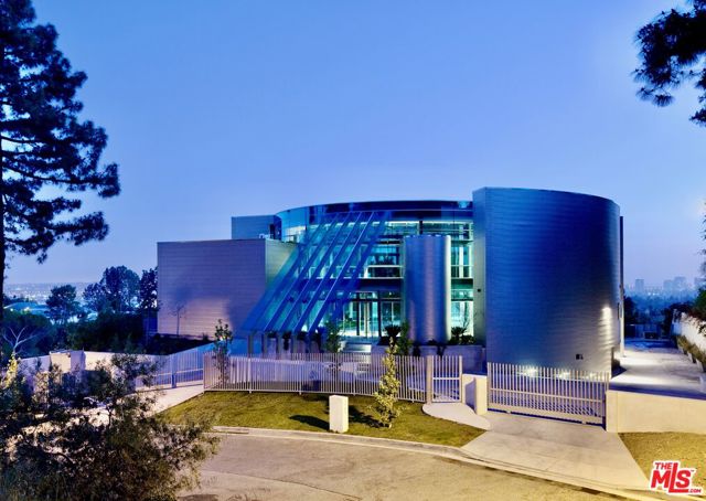 1169 Loma Linda Drive, Beverly Hills CA: https://media.crmls.org/mediaz/6103ff32-dbb7-471f-8584-b807bf47f920.jpg