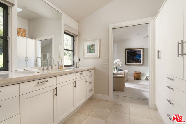 796 Hot Springs Road, Montecito CA: https://media.crmls.org/mediaz/610449f3-5b91-48eb-a82e-864288e5f81a.jpg