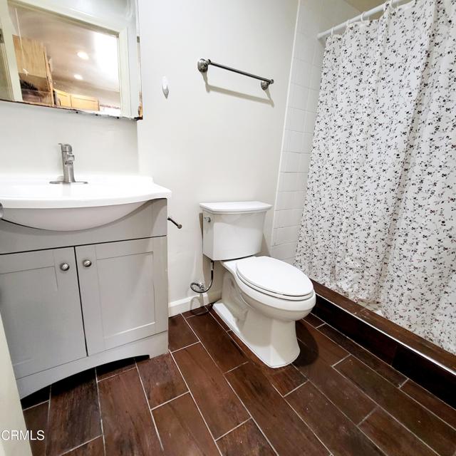 4406 Toland Way, Los Angeles CA: https://media.crmls.org/mediaz/6104d400-b348-4bf2-a149-70793df6c8ff.jpg