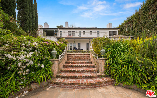 850 Birchwood Drive, Los Angeles CA: https://media.crmls.org/mediaz/6104db50-829b-493e-b71e-e54f02a4748e.jpg