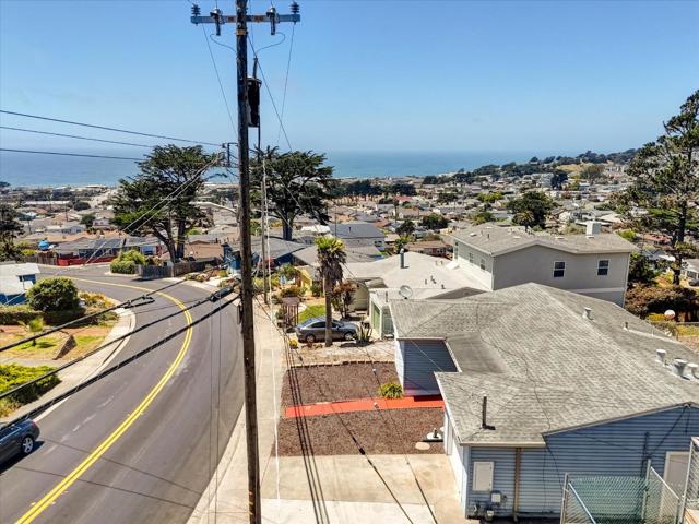331 Manor Drive, Pacifica CA: https://media.crmls.org/mediaz/610520ce-3fd2-4057-b1fa-c623f85d82d3.jpg