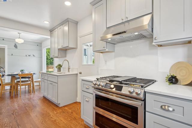 400 Paloma Ave, Pacifica CA: https://media.crmls.org/mediaz/61053b37-bd09-4b60-bf07-a2b2703d6c10.jpg