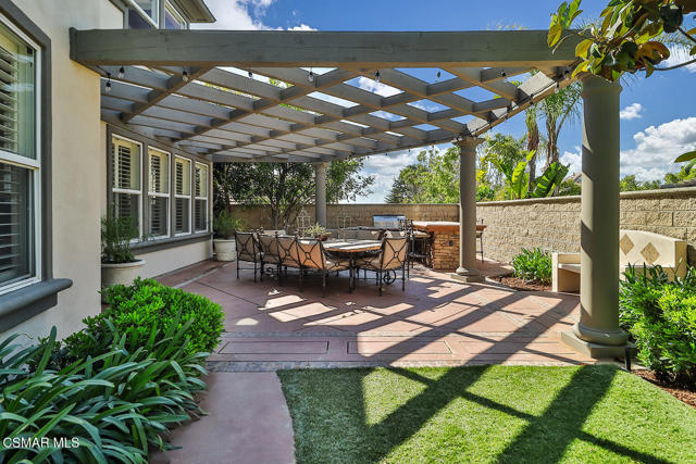 2589 Featherwood Street, Westlake Village CA: https://media.crmls.org/mediaz/61058946-4b6e-4cae-a427-754164c1c52e.jpg