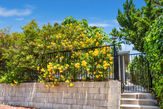 2767 Brookhill Street, La Crescenta CA: https://media.crmls.org/mediaz/61060a47-46ce-4f0c-9266-ebb1560a6800.jpg