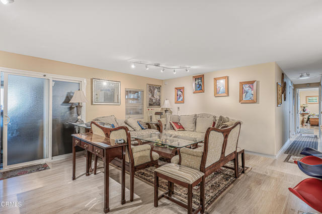 Detail Gallery Image 3 of 26 For 8811 Canoga Ave #353,  Canoga Park,  CA 91304 - 3 Beds | 2 Baths
