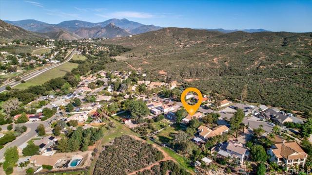 15720 Zeigler Court, Ramona CA: https://media.crmls.org/mediaz/61074bec-9385-496b-8104-64690bfd5db0.jpg