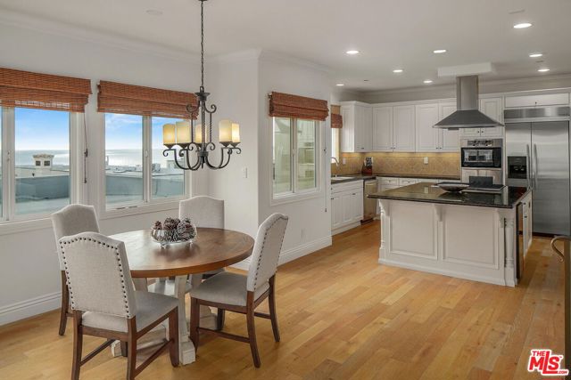 121 15th Street, Manhattan Beach, California 90266, 3 Bedrooms Bedrooms, ,4 BathroomsBathrooms,Residential,Sold,15th,22192181