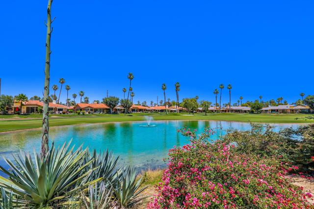 352 Villena Way, Palm Desert CA: https://media.crmls.org/mediaz/6107bd04-2285-4941-80e8-c270938dae3f.jpg