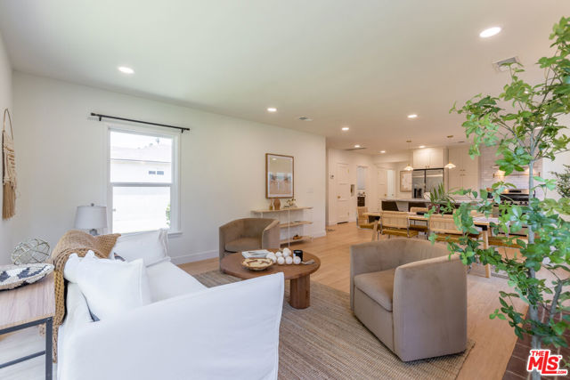 504 N Campbell Avenue, Alhambra CA: https://media.crmls.org/mediaz/61081b15-c3d7-4123-862d-36e9ca56fca2.jpg
