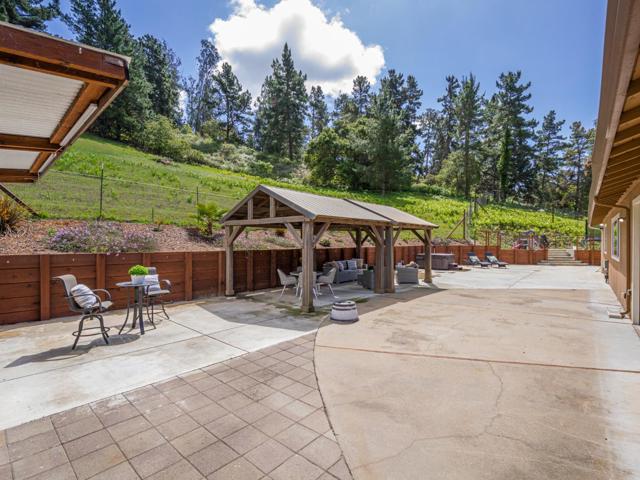 20150 Tarawild Court, Prunedale CA: https://media.crmls.org/mediaz/61089436-5d07-4056-8cf3-11eb6599bcb0.jpg