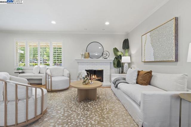 6649 Waverly Rd, Martinez CA: https://media.crmls.org/mediaz/6108e5cf-187f-4e4b-bf6d-4aa0bf6a3821.jpg