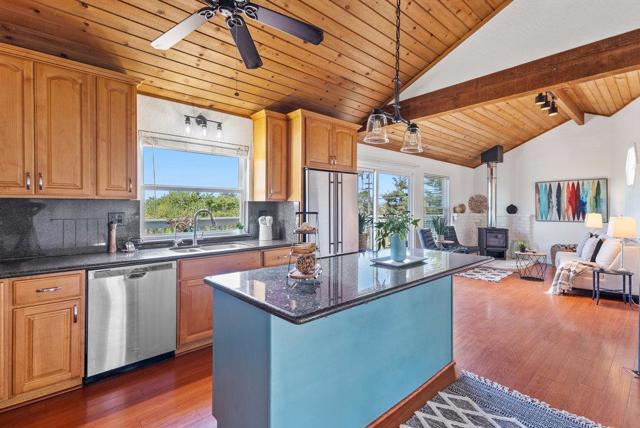 399 Sea Ridge Road, Seacliff CA: https://media.crmls.org/mediaz/6108fe1e-13c1-45b5-9b84-b2a4cf15cfbe.jpg