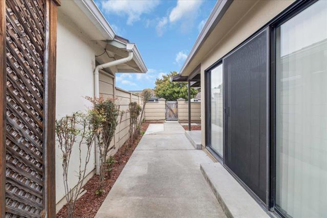 1575 Sepulveda Drive, Salinas CA: https://media.crmls.org/mediaz/6109bb9f-755e-488f-a071-ac3b0687b411.jpg