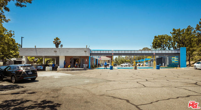 23156 Los Alisos Boulevard, Mission Viejo CA: https://media.crmls.org/mediaz/610a8627-b35e-4c79-941b-5dca10254692.jpg